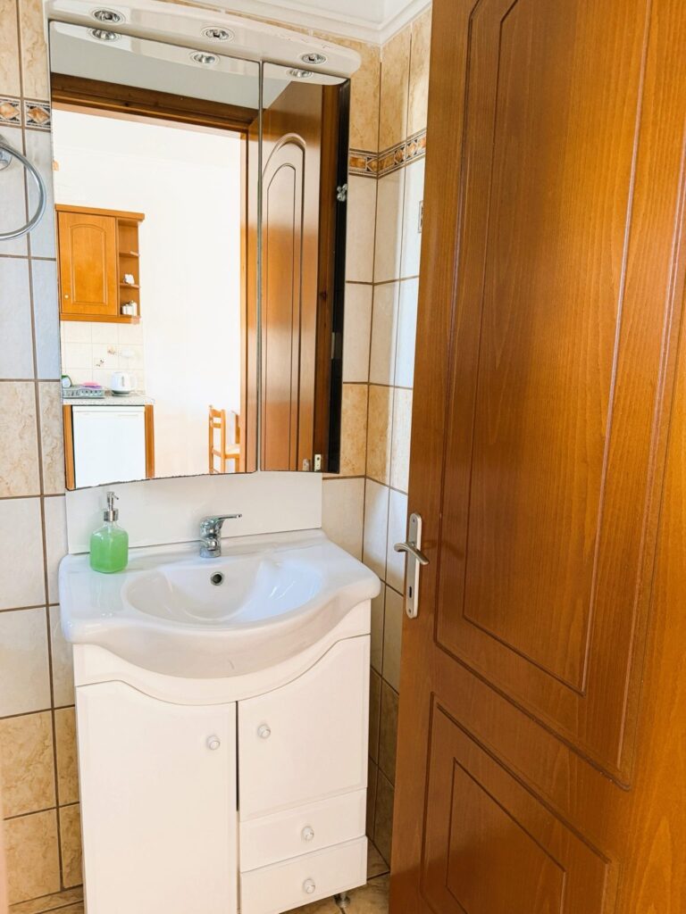 Celestine Studio Apartment mit Balkon