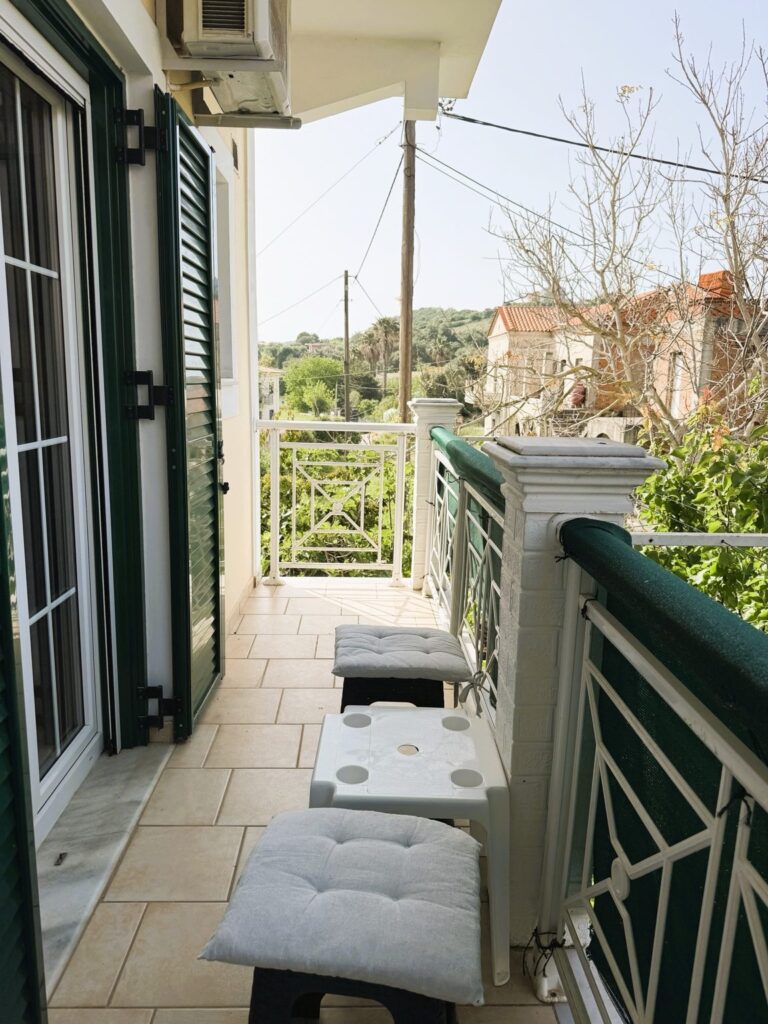 Celestine Studio Apartment mit Balkon