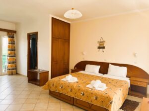 Celestine Studio Apartment mit Balkon